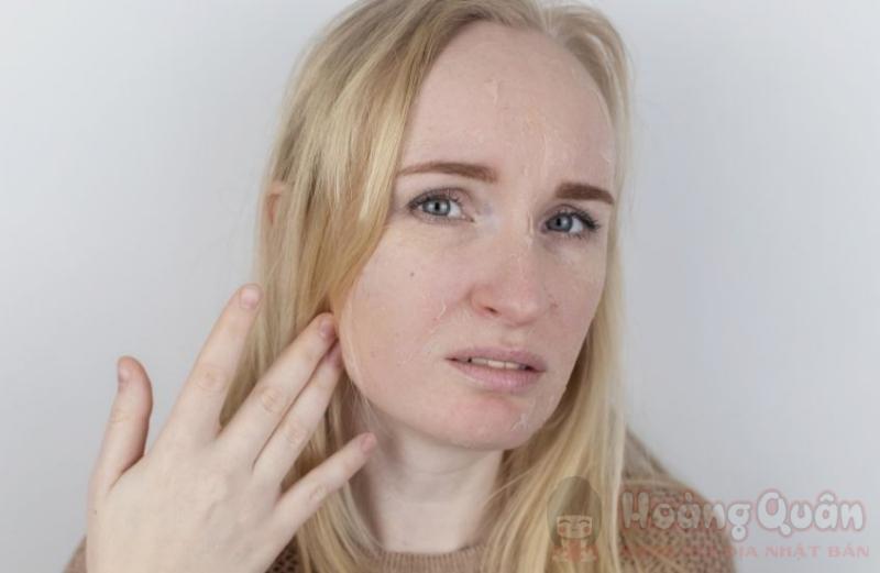 bôi kem chống nắng bị vón cục