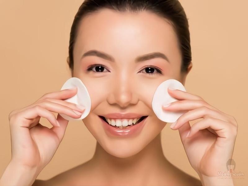 nên dùng nước tẩy trang hàng ngày hay không