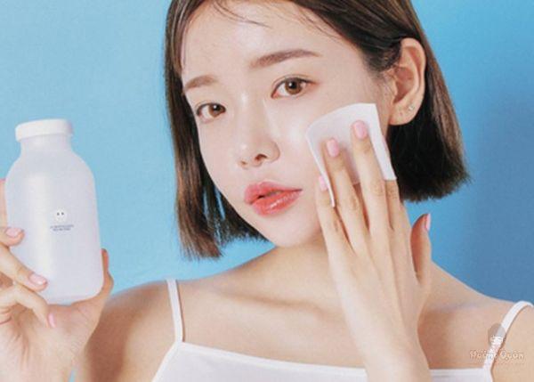 tẩy trang trước hay tẩy tế bào chết trước