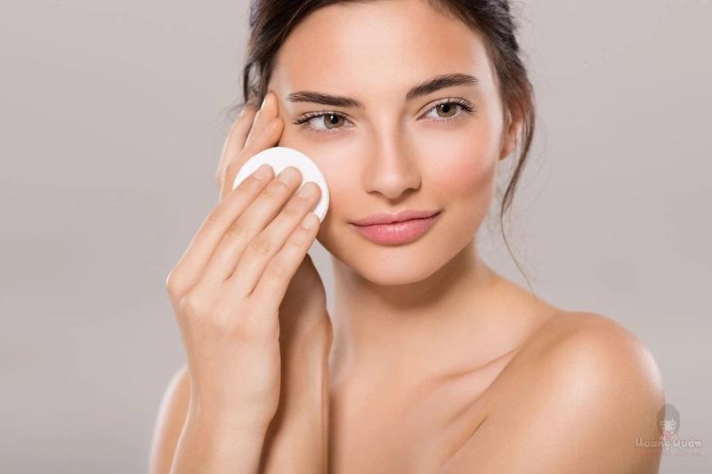 công dụng nước tẩy trang