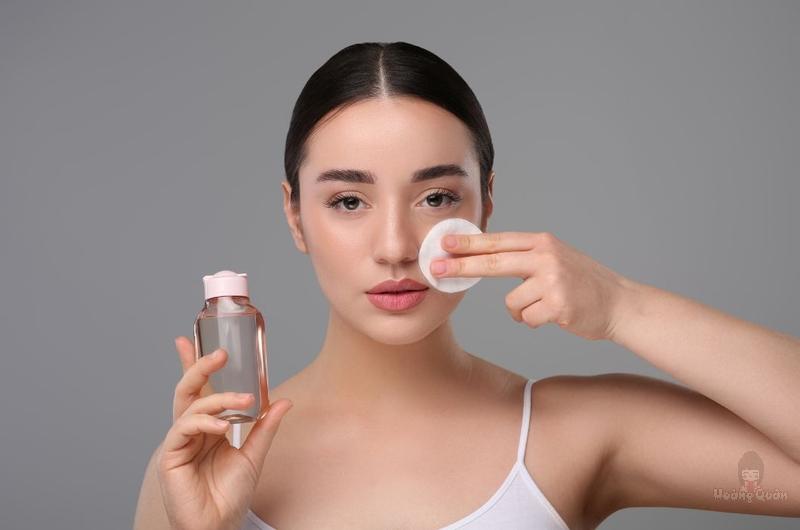 dùng kem chống nắng có cần tẩy trang không