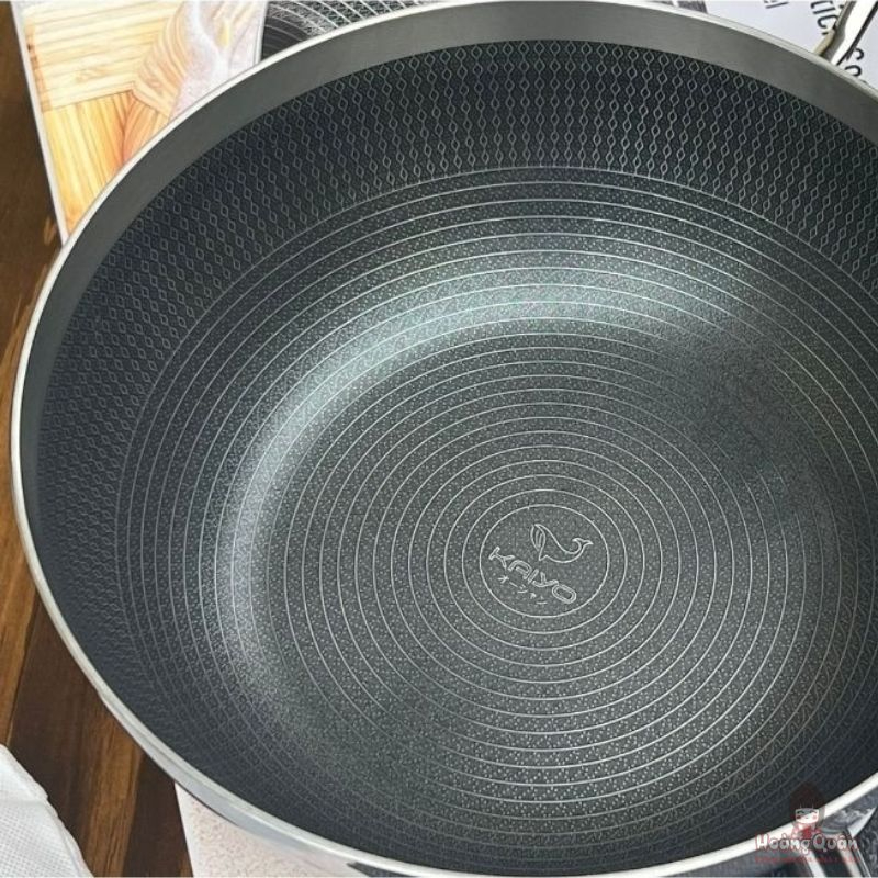 chao-inox-chong-dinh-hoa-van-noi-tri-ply-day-lien-sau-long-kaiyo-26cm-re.jpg