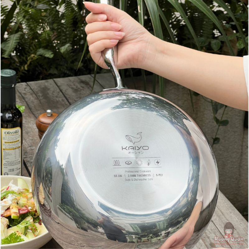chao-inox-316-lien-khoi-5-ply-premium-vung-kinh-sau-long-kaiyo-26cm.jpg