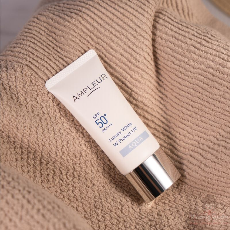 kem-chong-nang-ampleur-luxury-white-w-uv-aqua-spf50-pa-30g-gia-tot.jpg